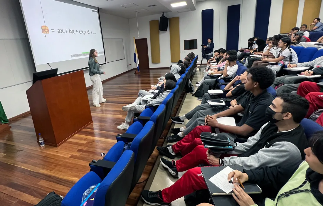 Masiva participación en la Jornada Colegial de Matemáticas Aplicadas