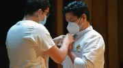 Programa de Enfermería realizó la primera imposición de tocas y botones a sus estudiantes Programa de Enfermería realizó la primera imposición de tocas y botones a sus estudiantes