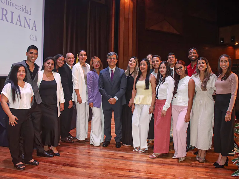 César Casas y equipo financiero